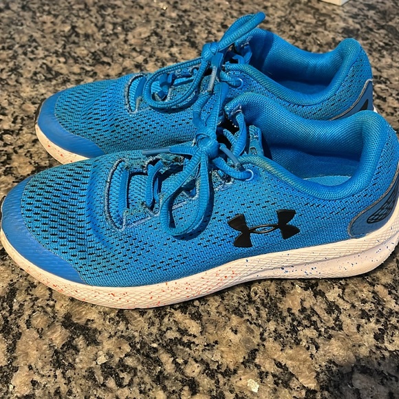 Kids Under Armor Sneakers. - Picture 2 of 7